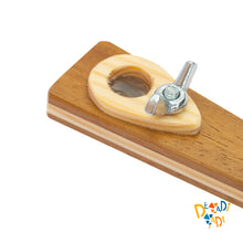 Cargar imagen en el visor de la galería, LLAVERO PITO MADERA DE Iroko
