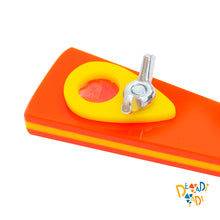 Cargar imagen en el visor de la galería, LLAVERO PITO METACRILATO NARANJA Y AMARILLO
